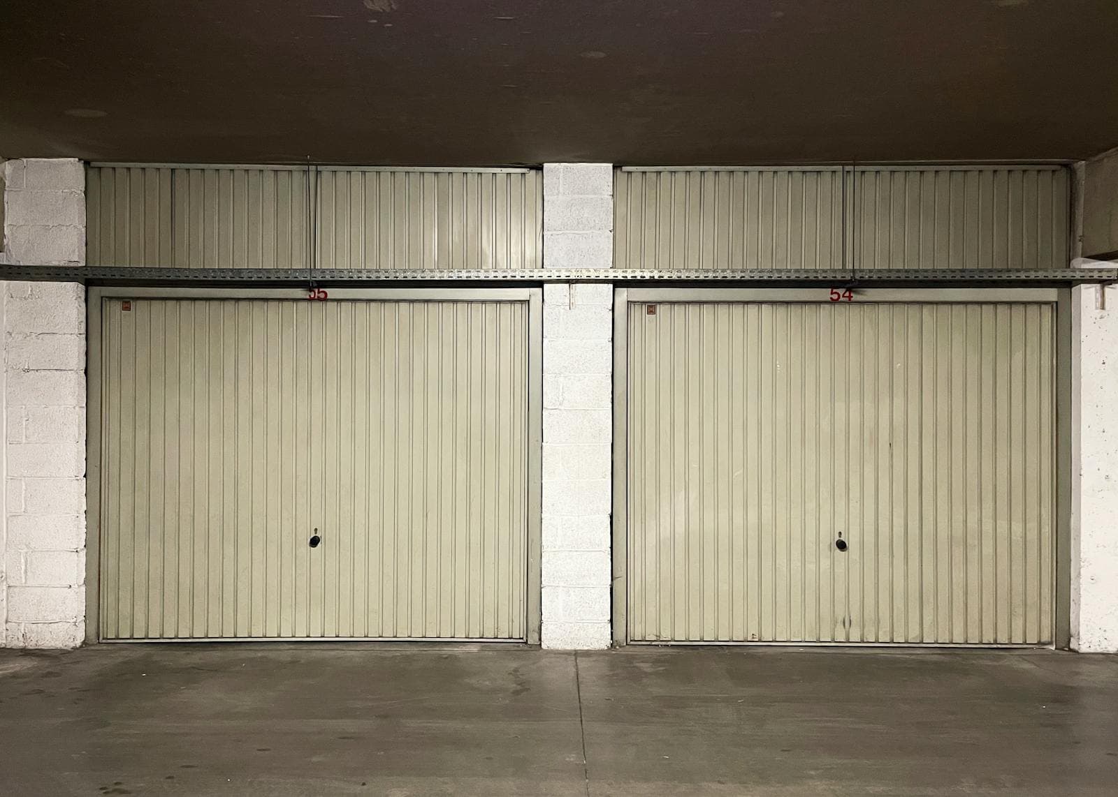 Roll-Up Commercial Garage Doors for commercial properties